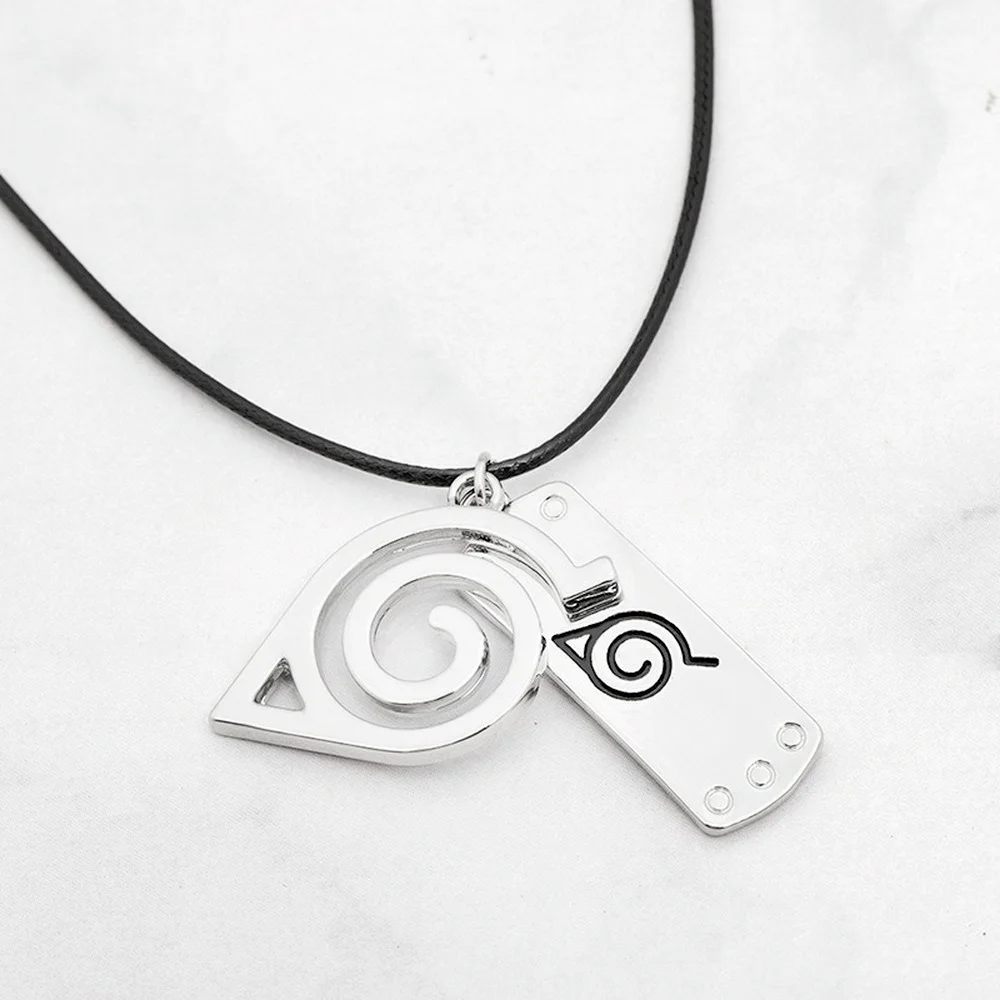 Collier Konoha Naruto gros plan