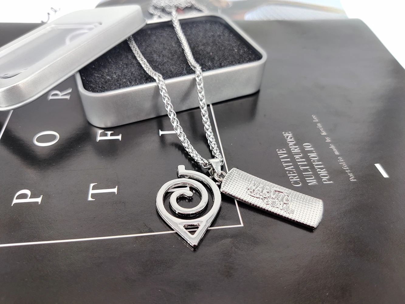 Collier Naruto Uzumaki Konoha Emballage
