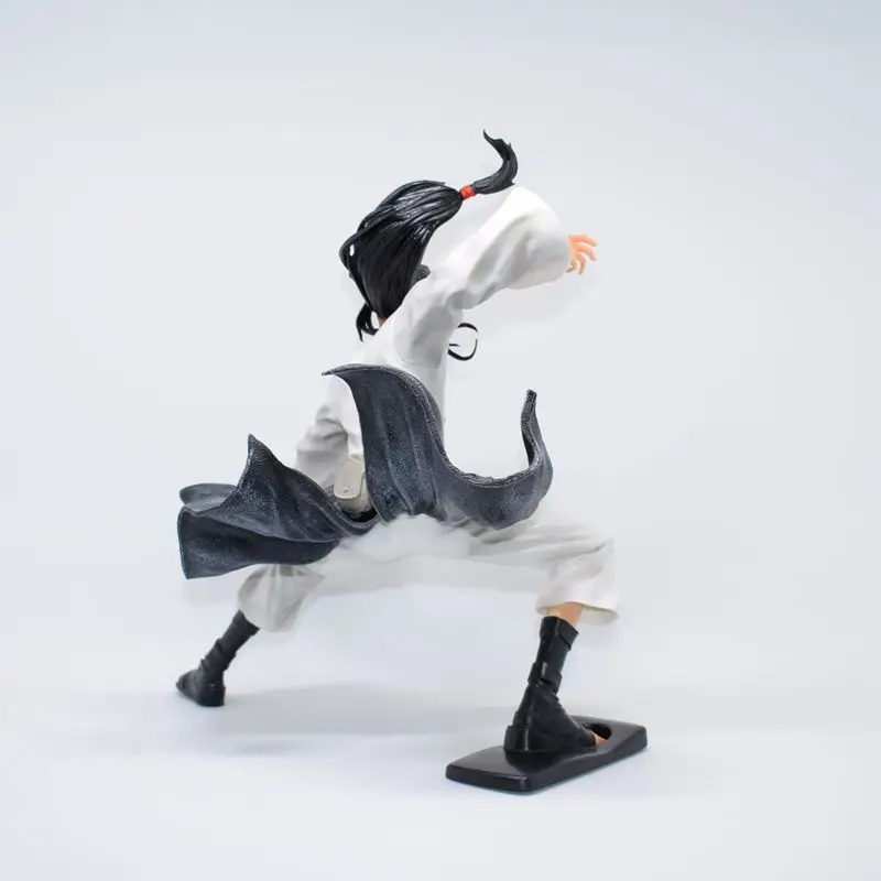 Pose dynamique de la Figurine Naruto Neji Hyuga